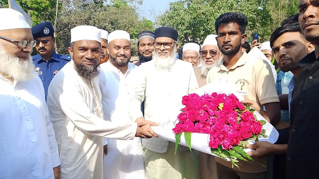 চকরিয়া হারবাং হামেদিয়া দাখিল মাদ্রাসার সুবর্ণ জয়ন্তী অনুষ্ঠানে ধর্ম উপদেষ্টা