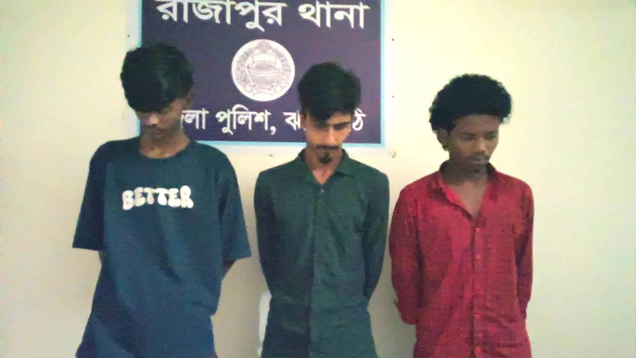 রাজাপুরে ইয়াবাসহ ৩ মাদক কারবারি গ্রেফতার