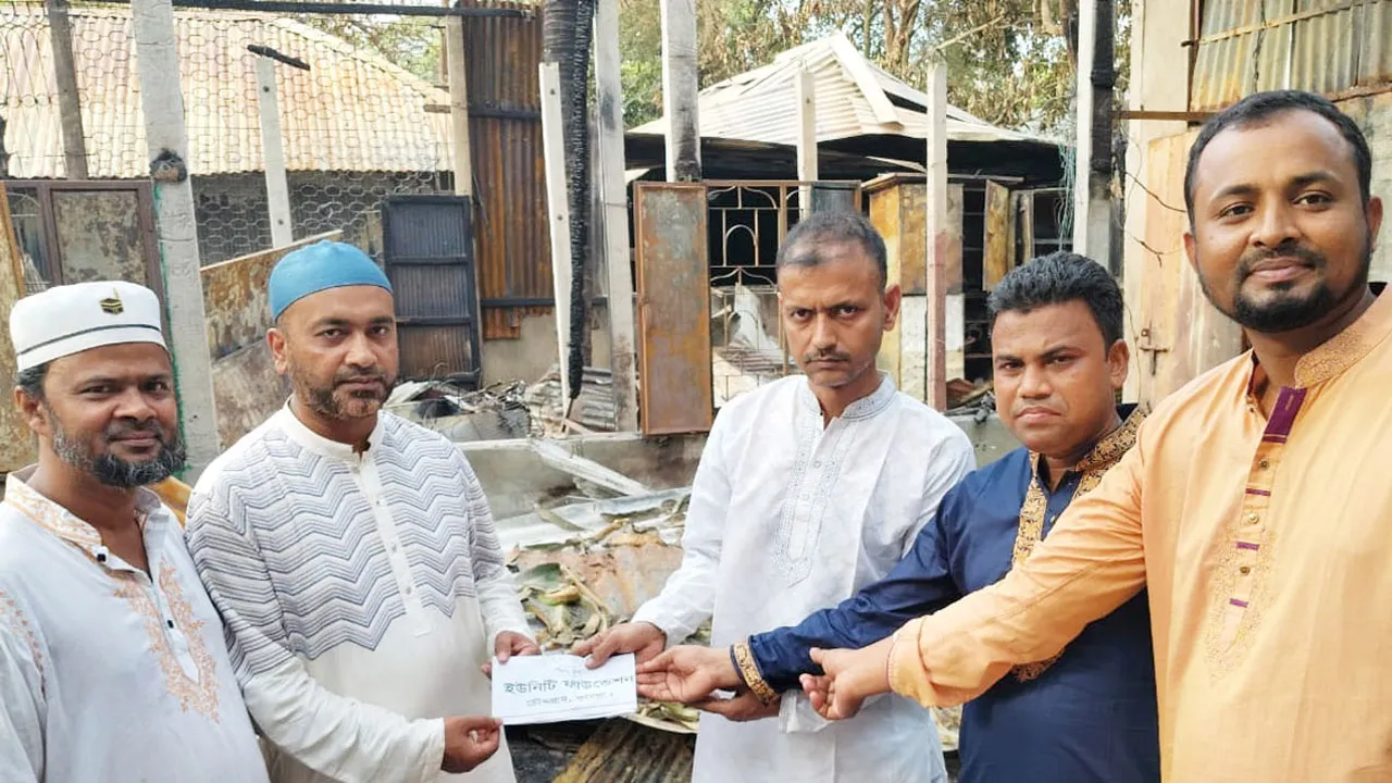 চৌদ্দগ্রামে অগ্নিকাণ্ডে ক্ষতিগ্রস্ত পরিবারের মাঝে অনুদান হস্তান্তর