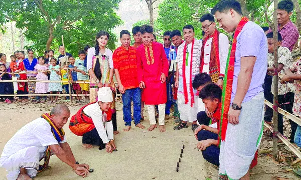 উৎসবের সাজে  সেজেছে পাহাড়