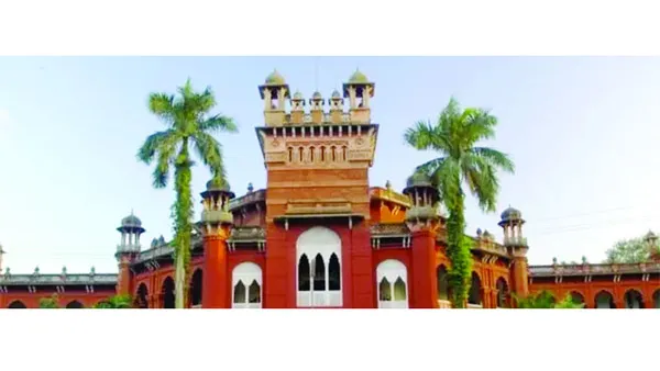 চার দিকে থানা-ফাঁড়ি : তবু নিরাপত্তা ঝুঁকিতে ঢাবি শিক্ষার্থীরা