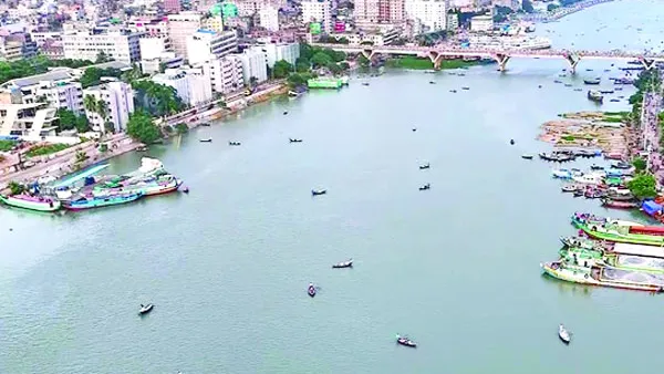 ক্ষণস্থায়ী যৌবন মরা বুড়িগঙ্গায়