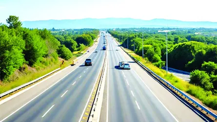 চট্টগ্রাম-কক্সবাজার সড়কে বাড়ছে যানজট-দুর্ঘটনা জোরদার হচ্ছে ৬ লেনে উন্নীত করার দাবি