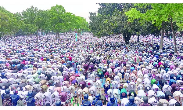 আনন্দে উদ্ভাসিত শোলাকিয়া ঈদগাহ, জামাতে ৬ লাখ মুসল্লি