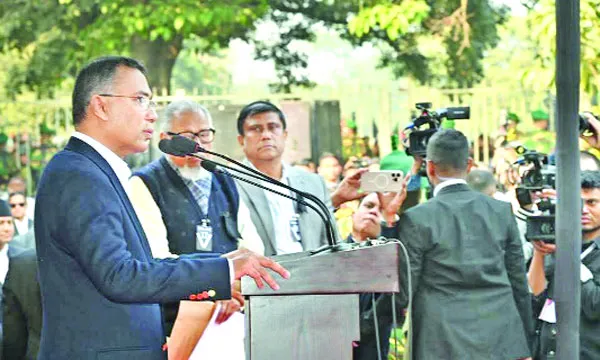 জানাজা শুরুর আগে মায়ের জন্য দোয়া ও মাগফিরাত কামনা করে বক্তব্য রাখেন তারেক রহমান :  নয়া দিগন্ত