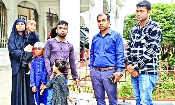 স্ত্রী-সন্তানদের নিয়ে ইসলাম গ্রহণ করায় বাড়িছাড়া নওমুসলিম