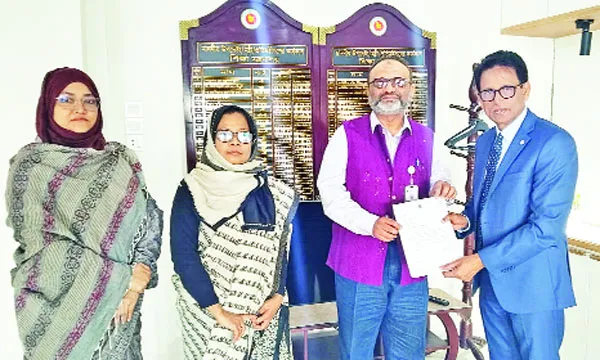 ঢাবি ভিসি পদ থেকে  অব্যাহতি চেয়ে নিয়াজ  আহমদে আবেদন