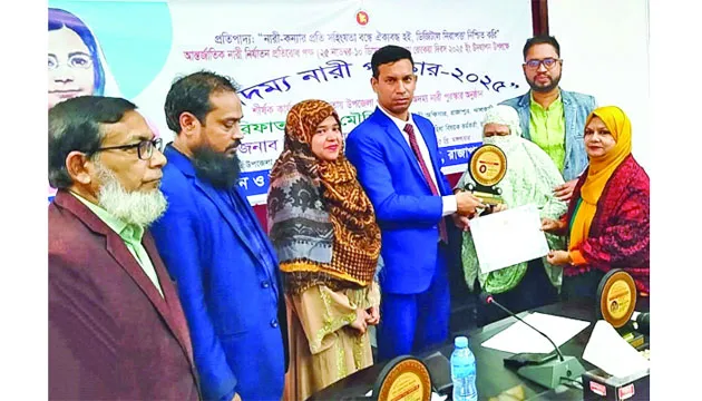 রাজাপুর উপজেলা পর্যায়ে সফল জননী পুরস্কার পেলেন আনোয়ারা খানম