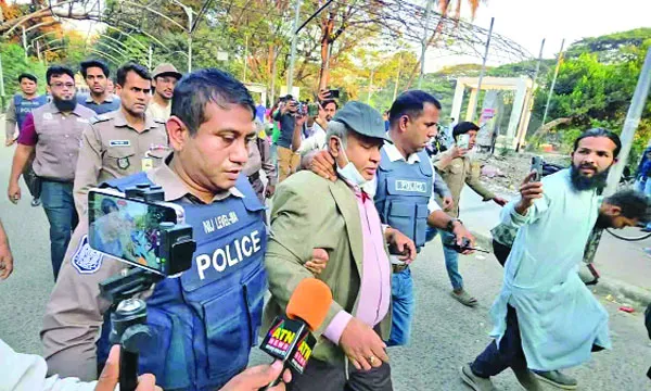 ধানমন্ডি ৩২ থেকে ঢাবি শিক্ষকসহ আটক ৫