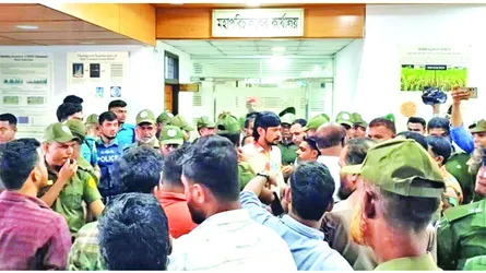 ডিজি নিয়োগের পর ধান গবেষণা  ক্যাম্পাসে দুই পক্ষের তীব্র উত্তেজনা
