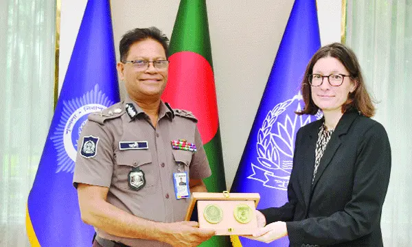আইজিপির সাথে ব্রিটিশ হাইকমিশনারের সাক্ষাৎ