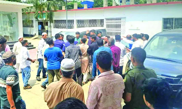 নারায়ণগঞ্জে খেয়াঘাটের দরপত্র নিয়ে   বিএনপি-জামায়াত সংঘর্ষে আহত ৬