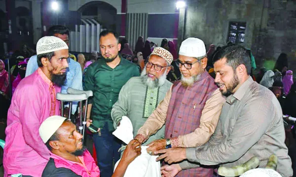 ঢাকা-৪ এলাকায় জামায়াতে ইসলামীর ইফতারসামগ্রী বিতরণ