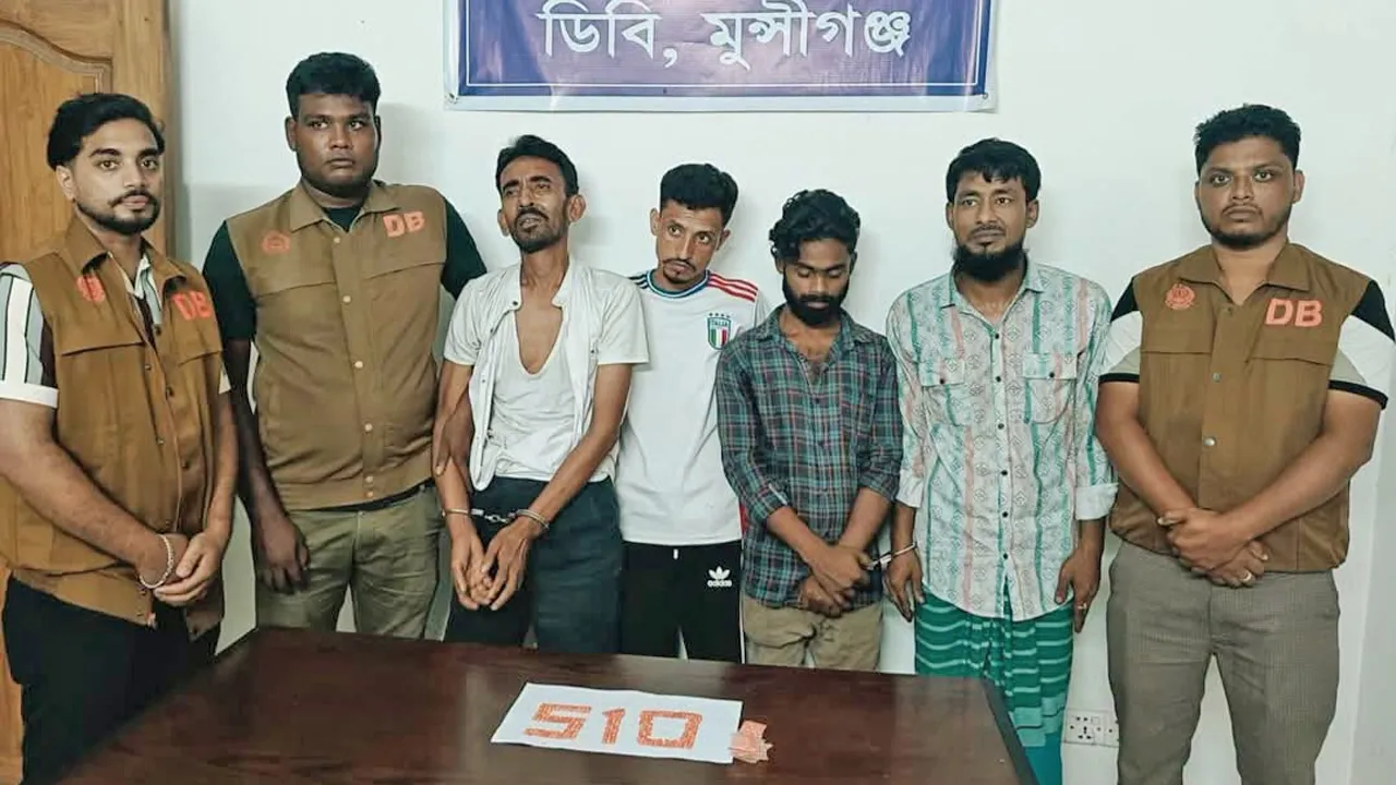 লৌহজংয়ে ডিবির অভিযানে ইয়াবাসহ গ্রেফতার ৪