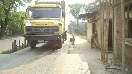 গোয়ালন্দে ওয়েট স্কেলে তরমুজভর্তি গাড়ি নিয়ে চালকদের ভোগান্তি