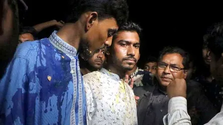 যেভাবে অপদস্থ হলেন ডাকসুর ভিপিসহ অন্যরা