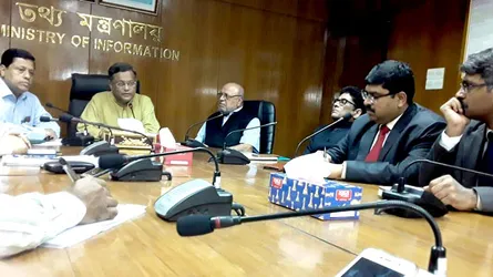 সচিবালয়ে শ্যাম বেনেগালকে তথ্যমন্ত্রীর উষ্ণ অভ্যর্থনা