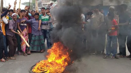 খুলনায় তৃতীয় দিনে রাষ্ট্রায়ত্ত পাটকল শ্রমিকদের ৭২ ঘণ্টার ধর্মঘট