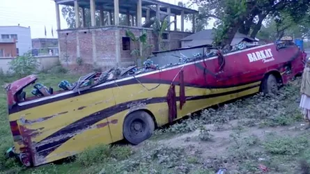 গাইবান্ধায় যাত্রীবাহী বাস উল্টে নিহত ৫