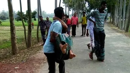 পুলিশের সাথে গ্রামবাসীর তুমুল সংঘর্ষ