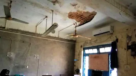 ক্লাস চলাকালে স্কুলের গ্রেড ভীম ভেঙ্গে শিক্ষার্থীর করুণ মৃত্যু