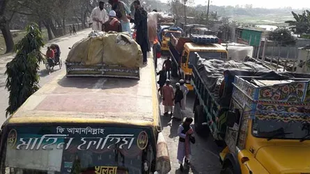দৌলতদিয়া-পাটুরিয়ায় আটকা ৫ শতাধিক যান