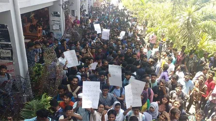 ছাত্রীকে যৌন নিপীড়নকারী শিক্ষককে চাকরিচ্যুতির দাবিতে ক্যাম্পাস উত্তাল