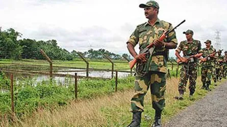 ২ গরু ব্যবসায়ীকে ধরে নিয়ে গেলো বিএসএফ