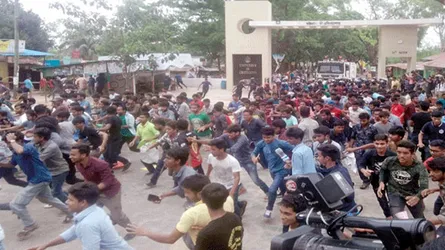 চবিতে ছাত্রলীগের দিনভর তাণ্ডব