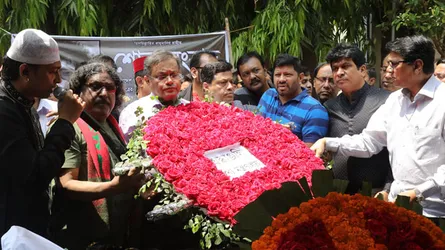 পারিবারিক কবরস্থানে চিরনিদ্রায় শায়িত হলেন টেলি সামাদ
