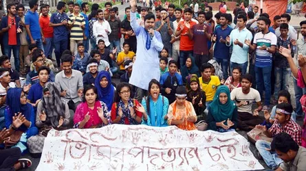 ভিসির পদত্যাগের দাবিতে ববি শিক্ষার্থীদের মহাসড়ক অবরোধ