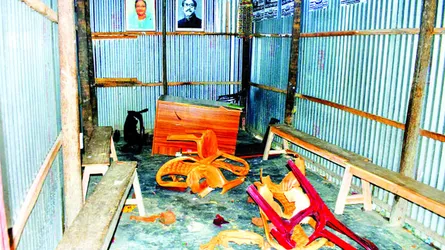 মহম্মদপুরে আ’লীগের সংঘর্ষে আহত ১৫ দলীয় অফিসসহ ১৮ দোকান ভাঙচুর