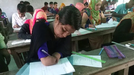 ছোটবেলায় দুহাত হারালেও সাহস-আগ্রহ হারায়নি স্বর্ণা