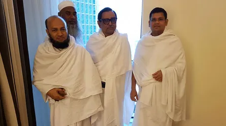 ওমরাহ পালন শেষে দেশে ফিরছেন মেনন দম্পতি