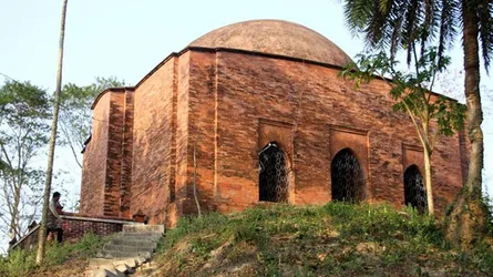 সাড়ে তিনশ বছরের ঐতিহ্য বিবিচিনি শাহী মসজিদ