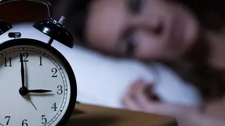 রোজ মাঝরাতে ঘুম ভাঙে? কী করবেন!