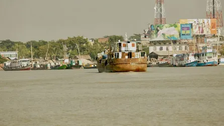 খুলনায় ১১ দফা দাবিতে নৌযান শ্রমিকদের অনির্দিষ্টকালের কর্মবিরতি শুরু