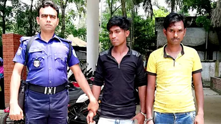 ধর্ষণের পর পালানোর চেষ্টা, দুজনকে পুলিশে দিলো জনতা