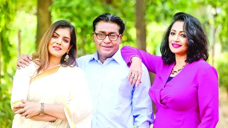 এক সাথে নাটকে প্রথম তারা তিনজন