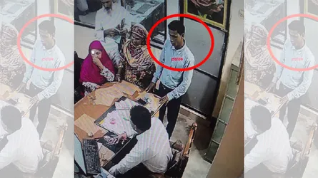 ব্যাংক থেকে ৯৪ হাজার টাকা হাতিয়ে নিল প্রতারক