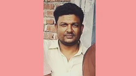 ফোনে ছাত্রীদের কু-প্রস্তাব দিয়ে ধরা শিক্ষক