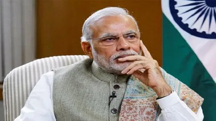 ভোটগ্রহণের মধ্যেই বিকল হচ্ছে ইভিএম, মোদির আসন কমার আভাস