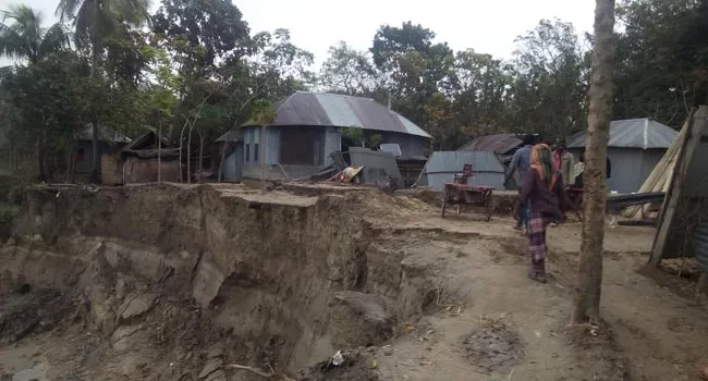 বীরশ্রেষ্ঠ মুন্সি আ. রউফের গ্রামের সড়ক বিলীন হচ্ছে নদীতে