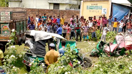 ট্রাক-সিএনজির গতি কেড়ে নিলো স্বামি-স্ত্রীসহ চার প্রাণ