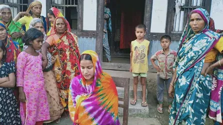 হয় বউ, না হয় লাশ : বিয়ের দাবিতে প্রেমিকের বাড়িতে প্রেমিকার অবস্থান