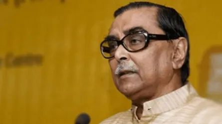 ঋণ খেলাপিরা রাষ্ট্রীয়  আনুগত্য পেয়ে  অর্থনীতির ক্ষতি করছে :  মেনন
