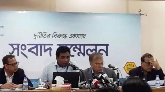সাড়ে ১২ শ’ গার্মেন্টস বন্ধে ৪ লাখ শ্রমিক বেকার : টিআইবি