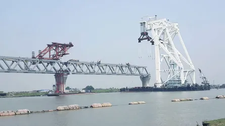 পদ্মা সেতুতে বসলো ১১তম স্প্যান, দৃশ্যমান হলো ১৬৫০ মিটার