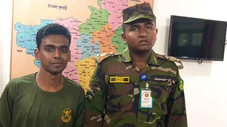 বিরামপুরে সেনাবাহিনীর ভুয়া ক্যাপ্টেন আটক