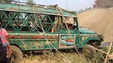 রাঙ্গুনিয়ায় ঘুমন্ত শ্রমিকদের উপর জীপ : নিহত ৪, আহত ২